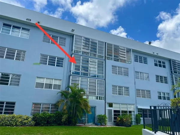 $2,200 | 877 Northeast 195th Street, Unit 320, Miami, FL 33179