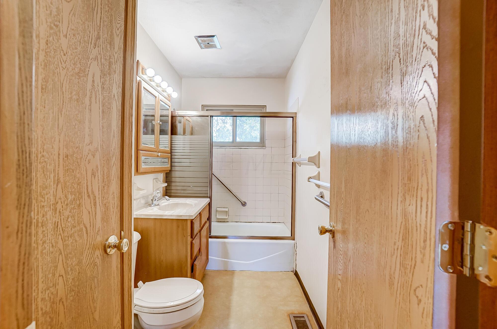 2094 Ward Road Columbus, OH 43224 - Photo 18 of 35 019