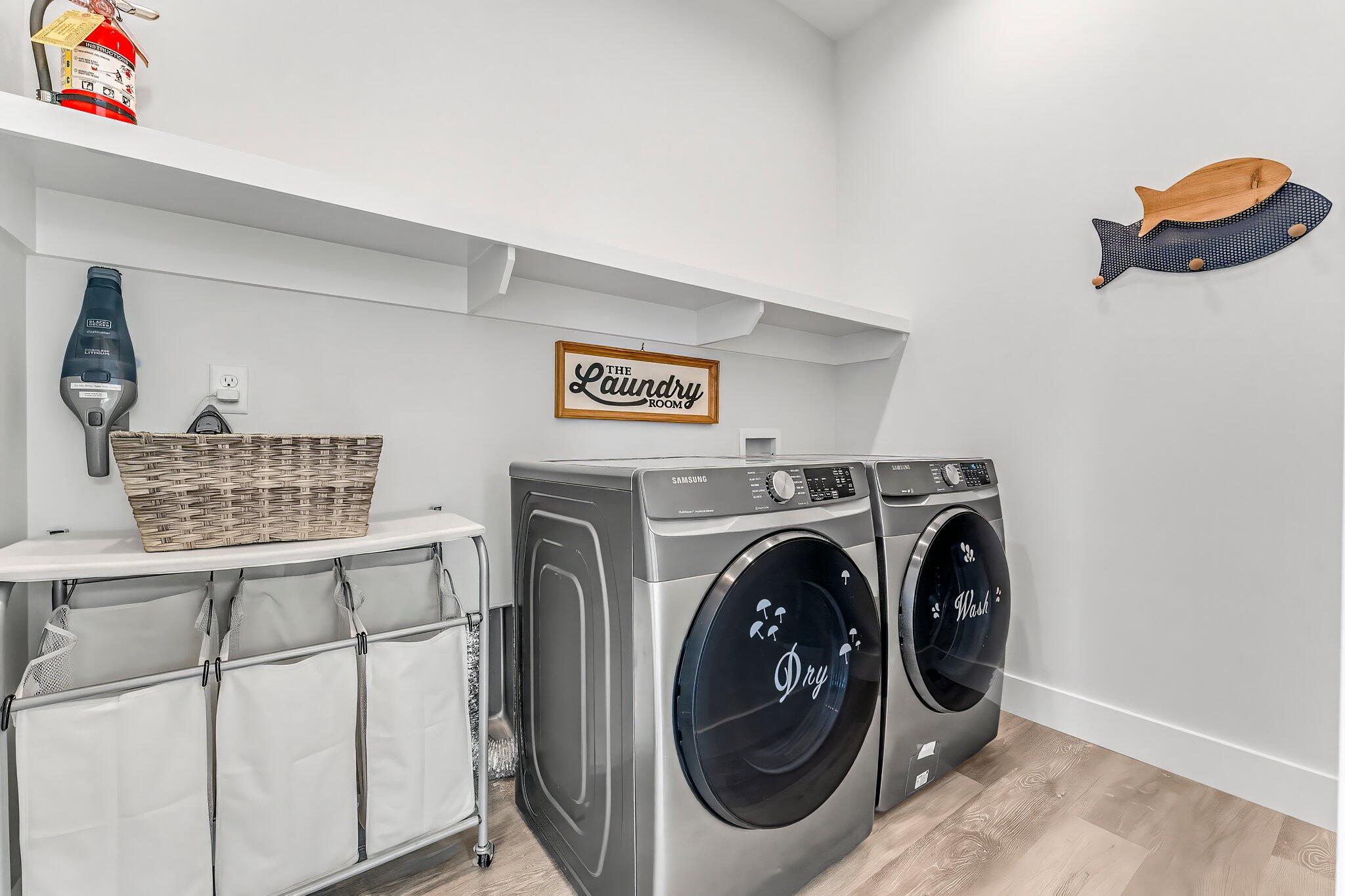 550 Gulfview Circle Santa Rosa Beach, FL 32459 - Photo 26 of 44 a utility room with dryer and washer