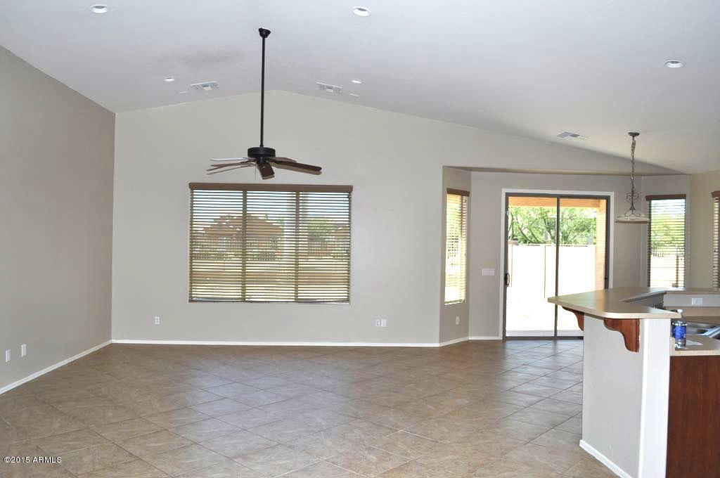 9431 West Heber Road Tolleson, AZ 85353 - Photo 3 of 17 GREAT ROOM