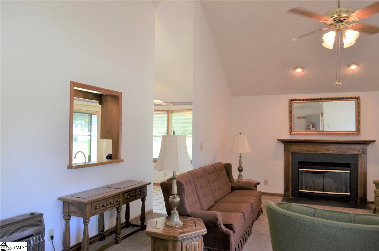 403 Green Ridge Drive Moore, SC 29369 - Photo 4 of 31 Gallery Image 4