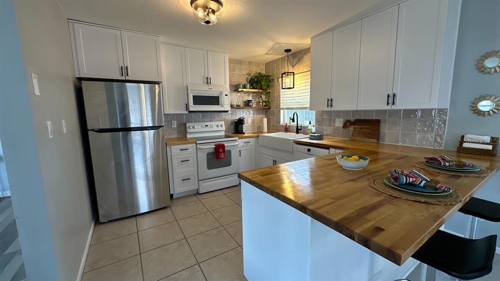 5938 South Lockwood Ridge Road Sarasota, FL 34231 - Photo 6 of 35 Gallery Image 6