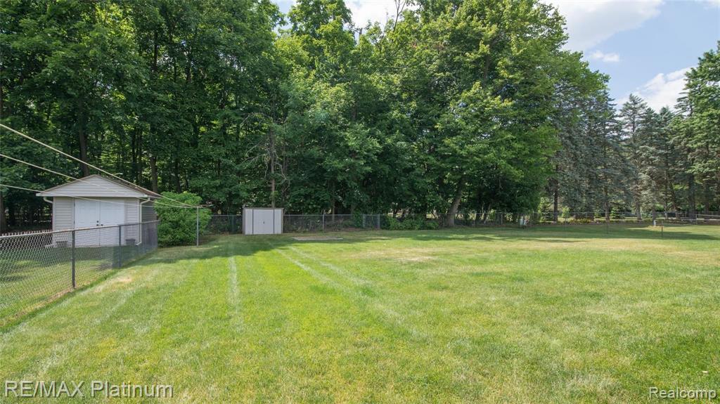 18571 Gill Road Livonia, MI 48152 - Photo 42 of 48