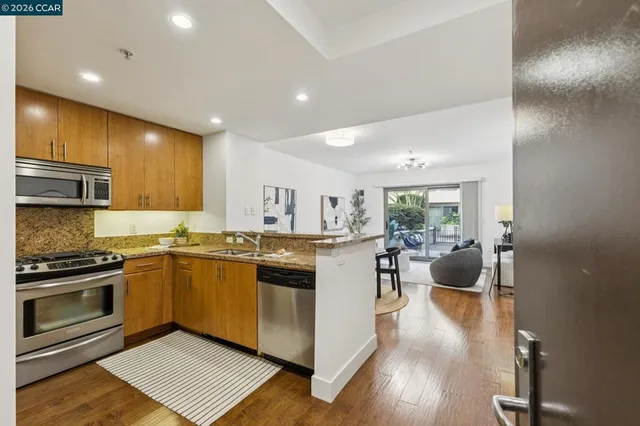 $425,000 | 438-438 West Grand Avenue, Unit 432, Oakland, CA 94612