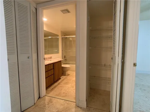 $2,400 | 1721 Whitehall Drive, Unit 102, Davie, FL 33324