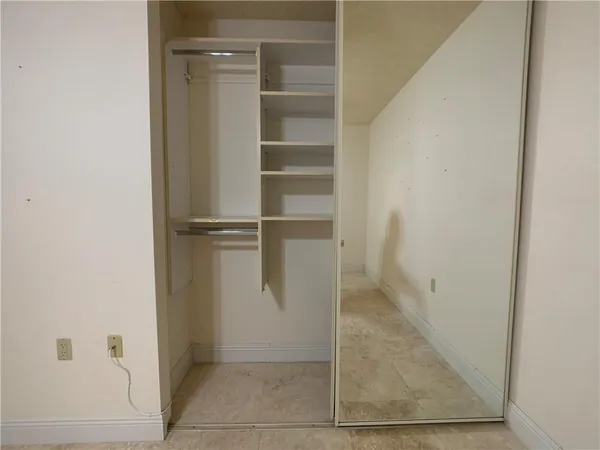 $2,400 | 1721 Whitehall Drive, Unit 102, Davie, FL 33324