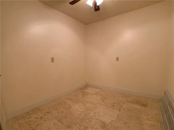 $2,400 | 1721 Whitehall Drive, Unit 102, Davie, FL 33324