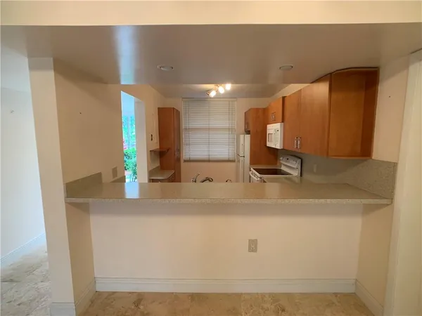 $2,400 | 1721 Whitehall Drive, Unit 102, Davie, FL 33324