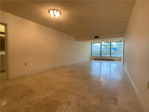 $2,400 | 1721 Whitehall Drive, Unit 102, Davie, FL 33324