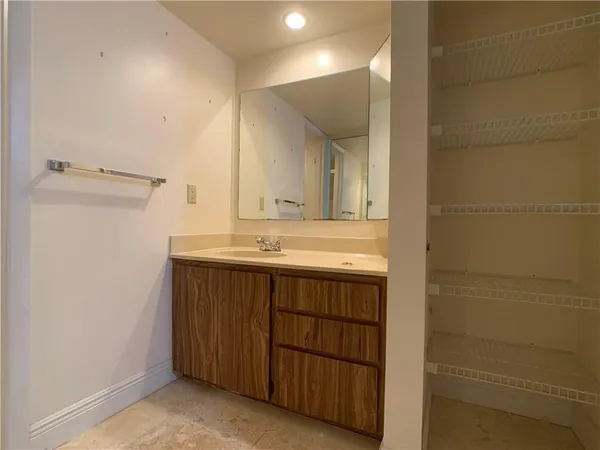$2,400 | 1721 Whitehall Drive, Unit 102, Davie, FL 33324