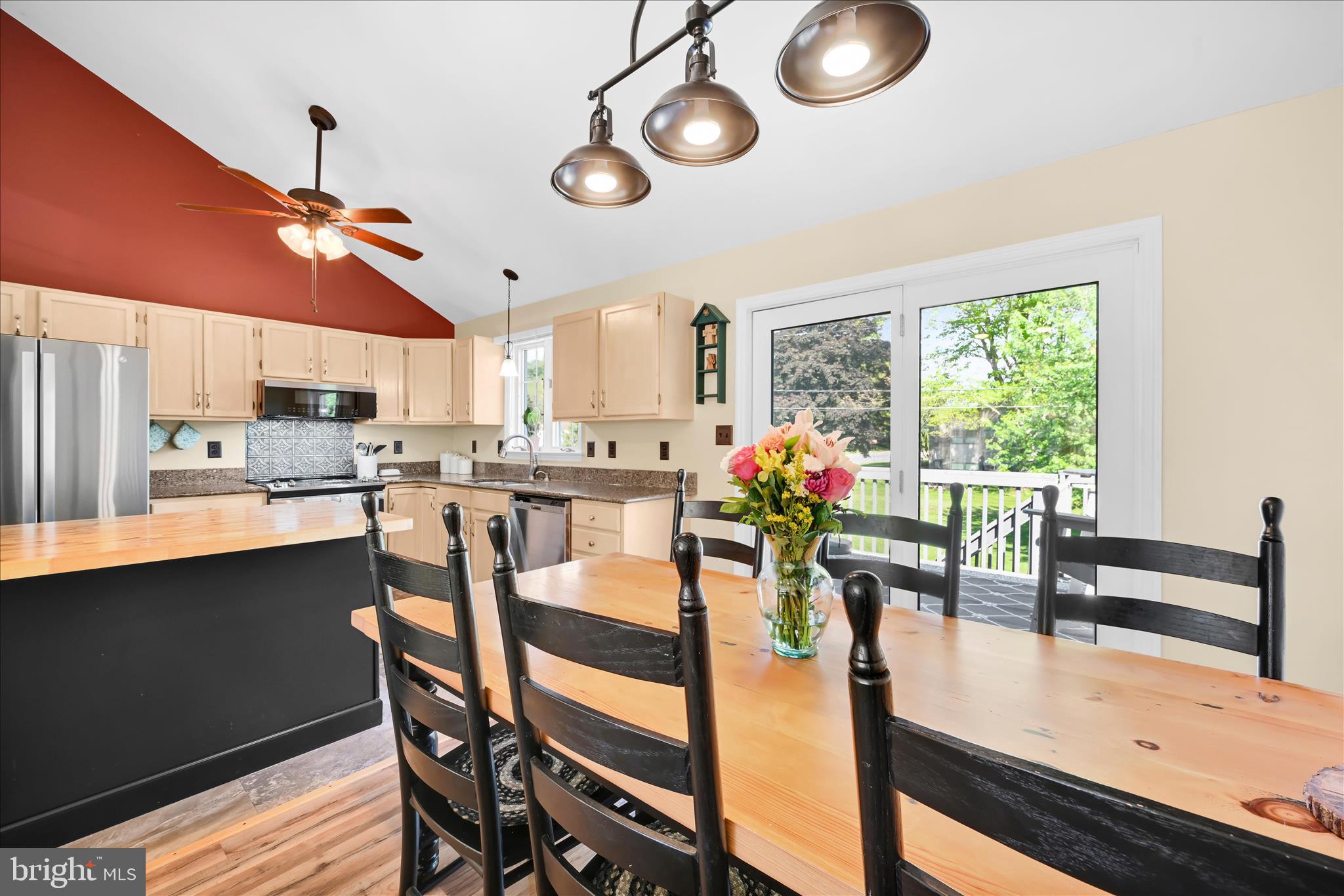 302 Grant Road Reinholds, PA 17569 - Photo 11 of 38 Dining Area