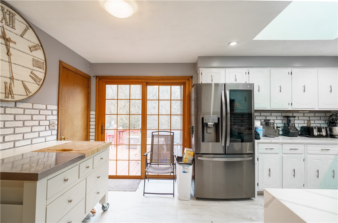 8 Saunders Brook Road Glocester, RI 02814 - Photo 12 of 39