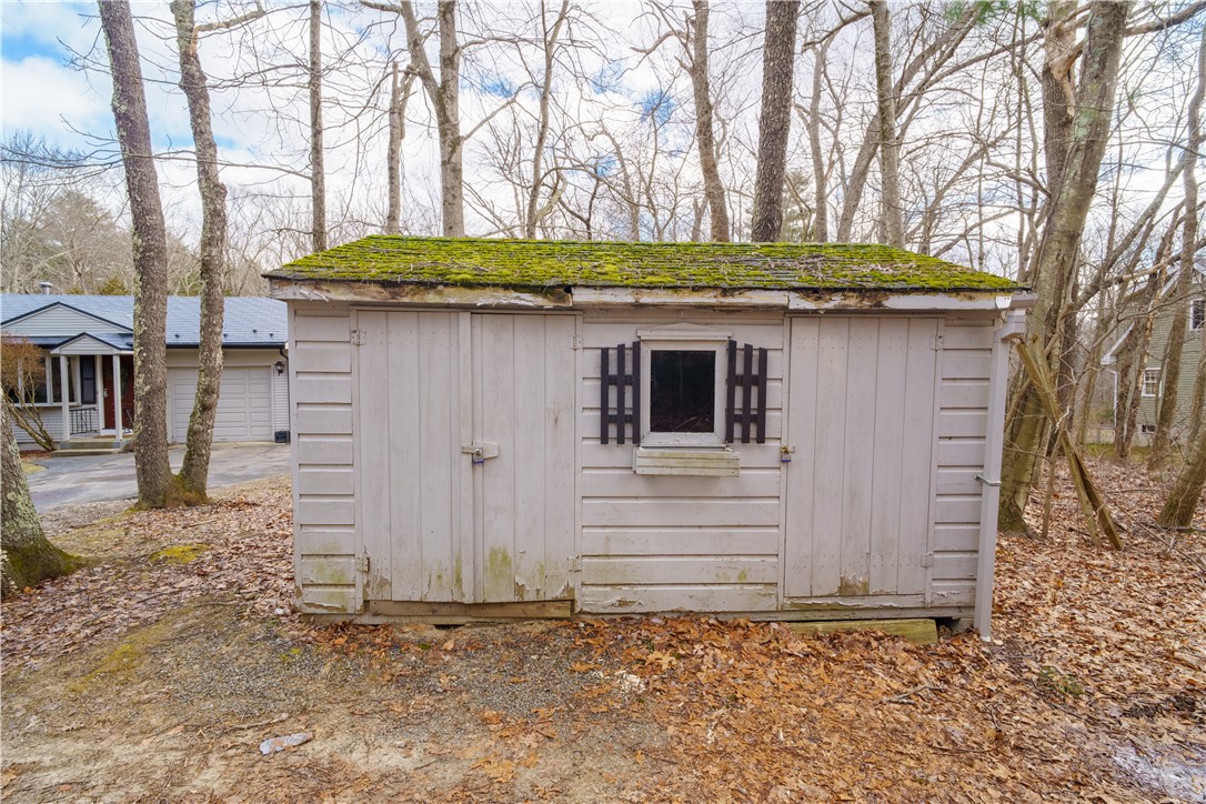 8 Saunders Brook Road Glocester, RI 02814 - Photo 4 of 39