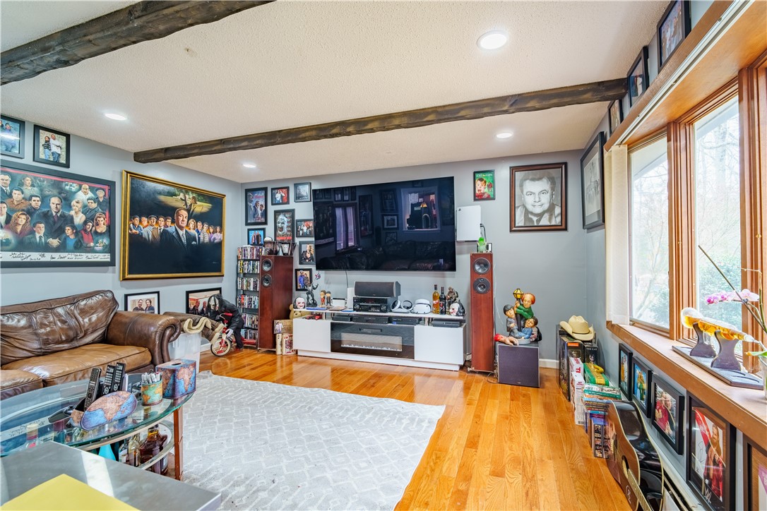 8 Saunders Brook Road Glocester, RI 02814 - Photo 8 of 39