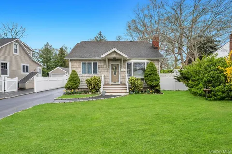 $599,000 | 5 Washington Avenue, East Islip, NY 11730