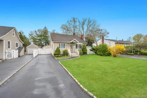 $599,000 | 5 Washington Avenue, East Islip, NY 11730