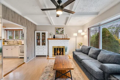 $599,000 | 5 Washington Avenue, East Islip, NY 11730