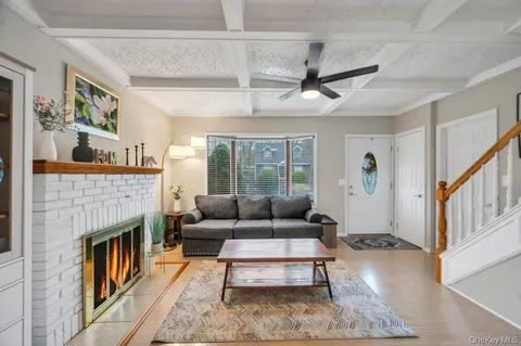 $599,000 | 5 Washington Avenue, East Islip, NY 11730