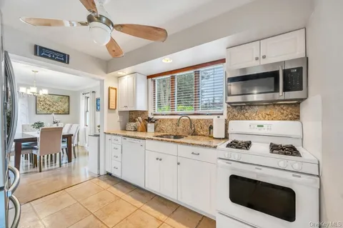 $599,000 | 5 Washington Avenue, East Islip, NY 11730