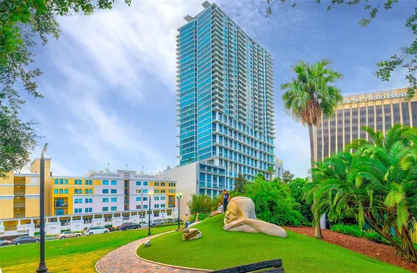 $1,800 | 150 East Robinson Street, Unit 631, Orlando, FL 32801