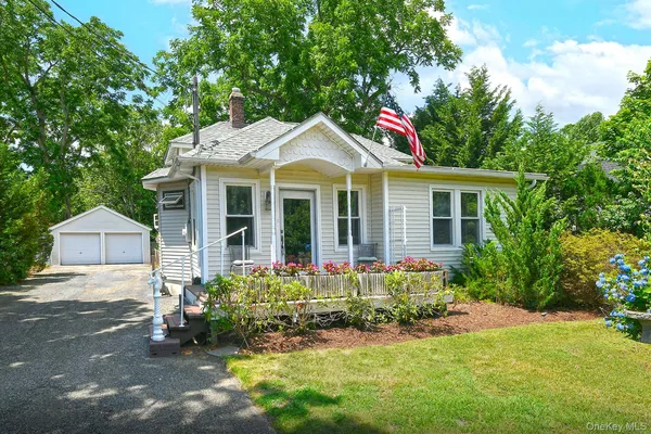 $639,000 | 38 Roosevelt Avenue, Sayville, NY 11782