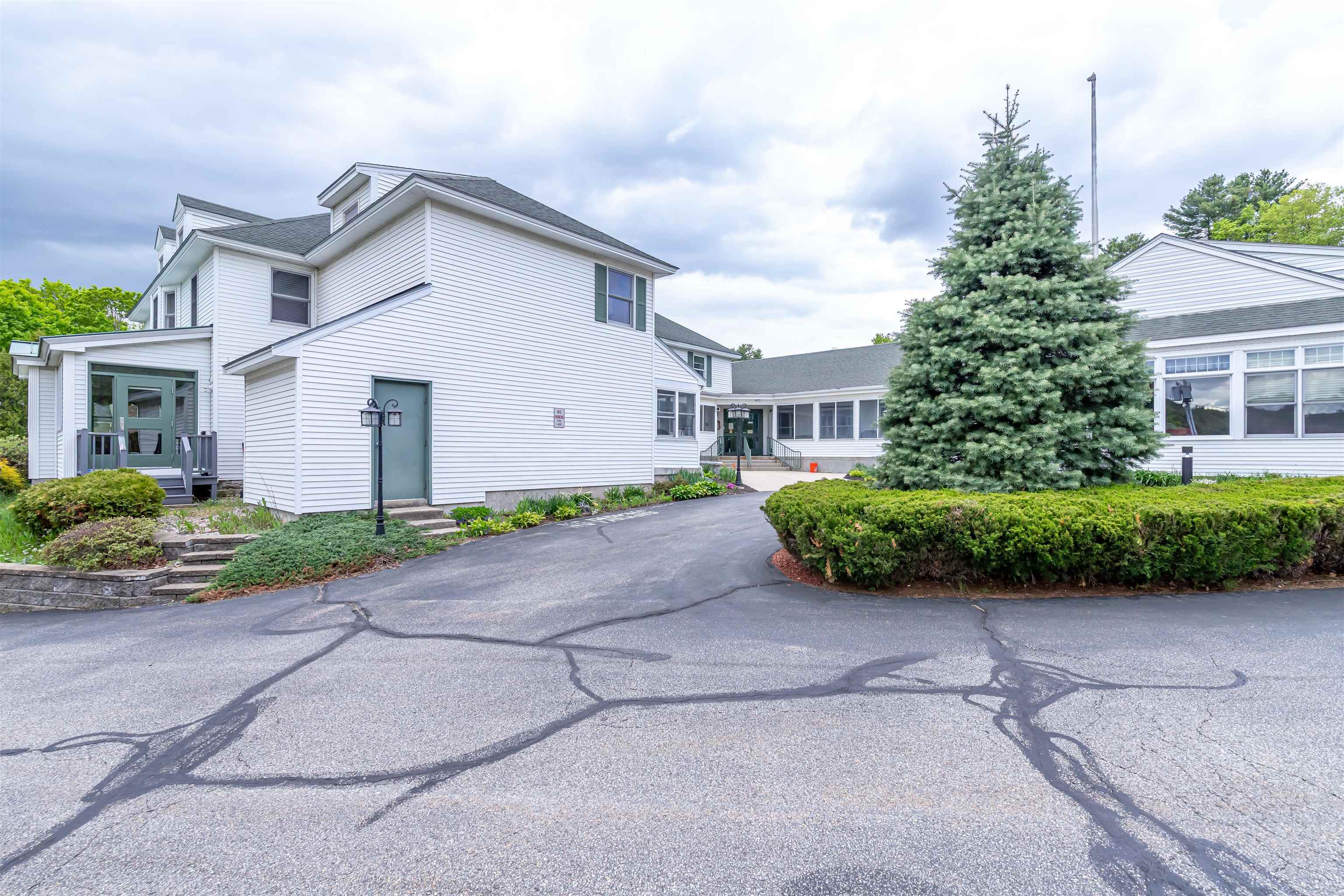 29 Center Street, Unit 5 Goffstown, NH 03045 - Photo 6 of 56