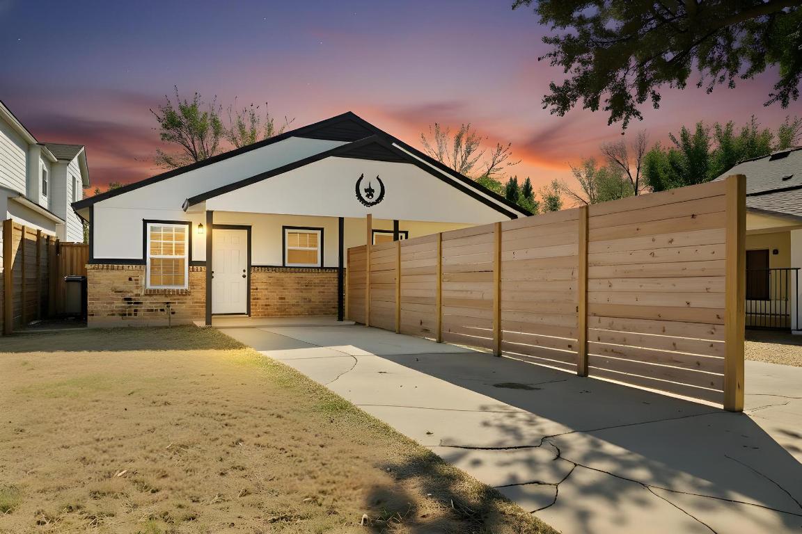 1115 Brookswood Avenue, Unit B Austin, TX 78721 - Photo 2 of 34 a front view of a house with a yard