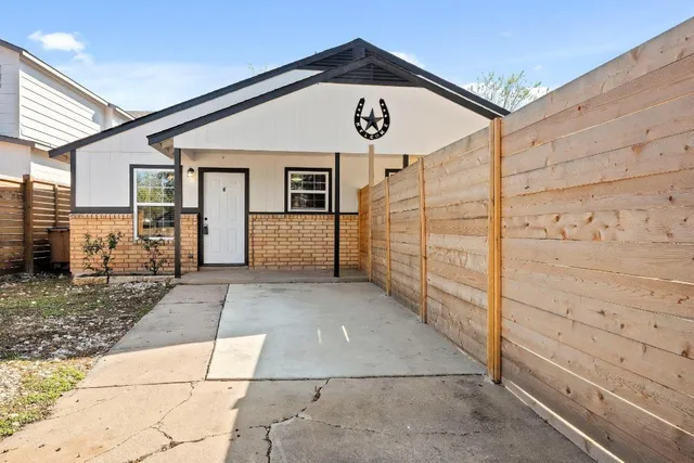 $1,600 | 1115 Brookswood Avenue, Unit B, Austin, TX 78721