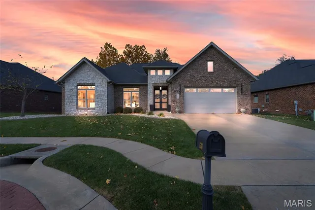 $675,000 | 120 Knights Bridge Lane, Edwardsville, IL 62025