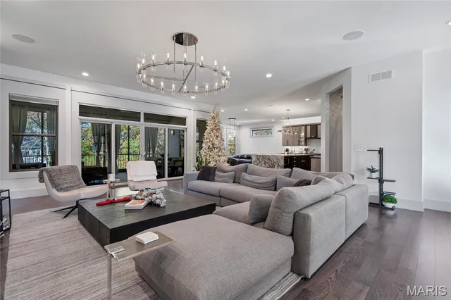 $675,000 | 120 Knights Bridge Lane, Edwardsville, IL 62025