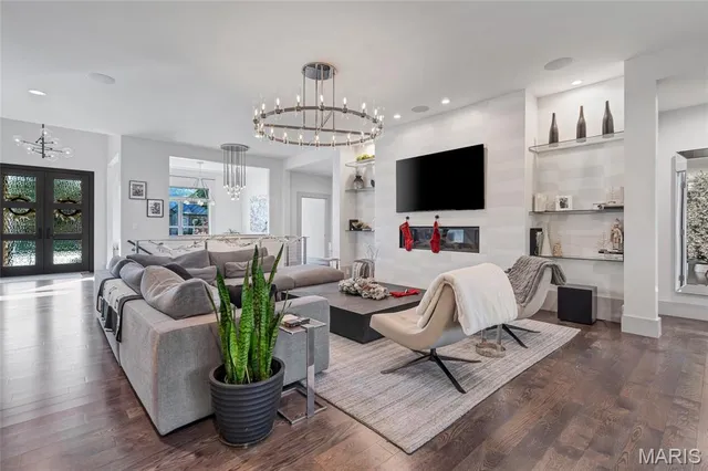 $675,000 | 120 Knights Bridge Lane, Edwardsville, IL 62025