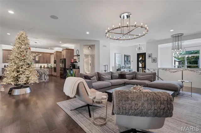 $675,000 | 120 Knights Bridge Lane, Edwardsville, IL 62025