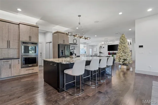 $675,000 | 120 Knights Bridge Lane, Edwardsville, IL 62025