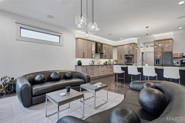 $675,000 | 120 Knights Bridge Lane, Edwardsville, IL 62025