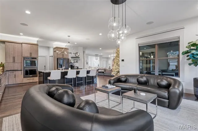 $675,000 | 120 Knights Bridge Lane, Edwardsville, IL 62025