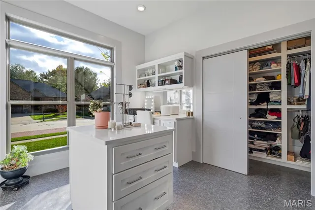 $675,000 | 120 Knights Bridge Lane, Edwardsville, IL 62025