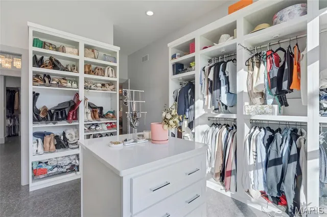 $675,000 | 120 Knights Bridge Lane, Edwardsville, IL 62025