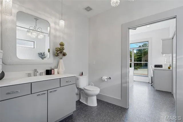 $675,000 | 120 Knights Bridge Lane, Edwardsville, IL 62025