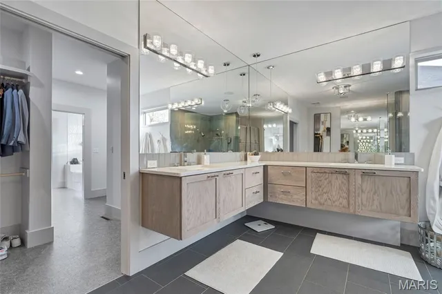 $675,000 | 120 Knights Bridge Lane, Edwardsville, IL 62025