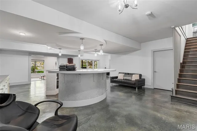 $675,000 | 120 Knights Bridge Lane, Edwardsville, IL 62025