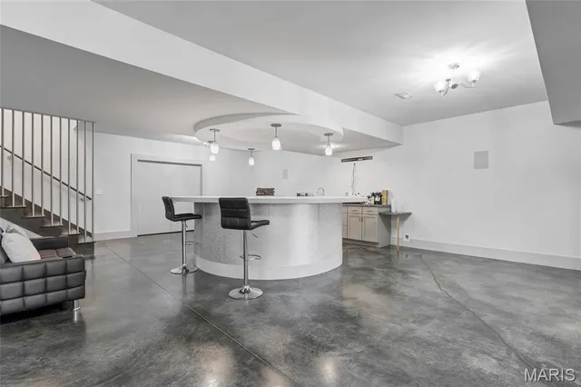 $675,000 | 120 Knights Bridge Lane, Edwardsville, IL 62025