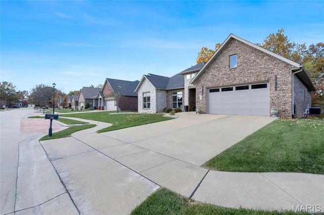 $675,000 | 120 Knights Bridge Lane, Edwardsville, IL 62025
