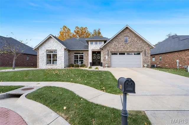 $675,000 | 120 Knights Bridge Lane, Edwardsville, IL 62025