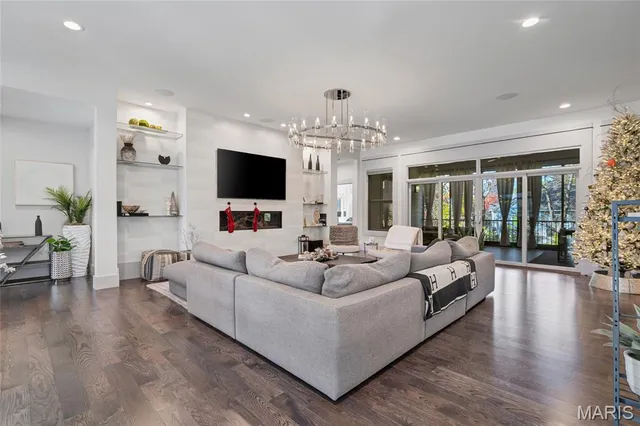 $675,000 | 120 Knights Bridge Lane, Edwardsville, IL 62025