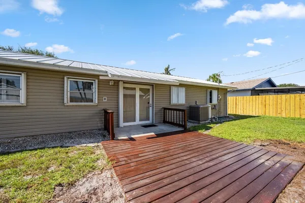 $3,300 | 8053 Southeast Carlton Street, Hobe Sound, FL 33455
