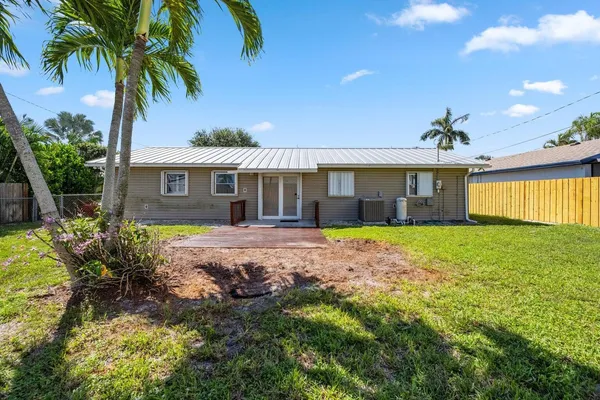$3,300 | 8053 Southeast Carlton Street, Hobe Sound, FL 33455