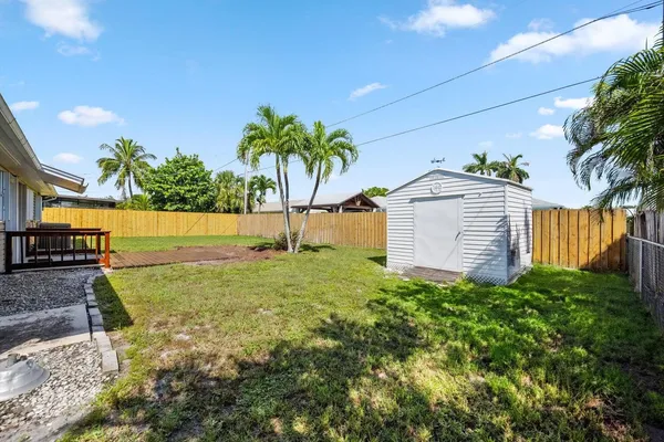 $3,300 | 8053 Southeast Carlton Street, Hobe Sound, FL 33455