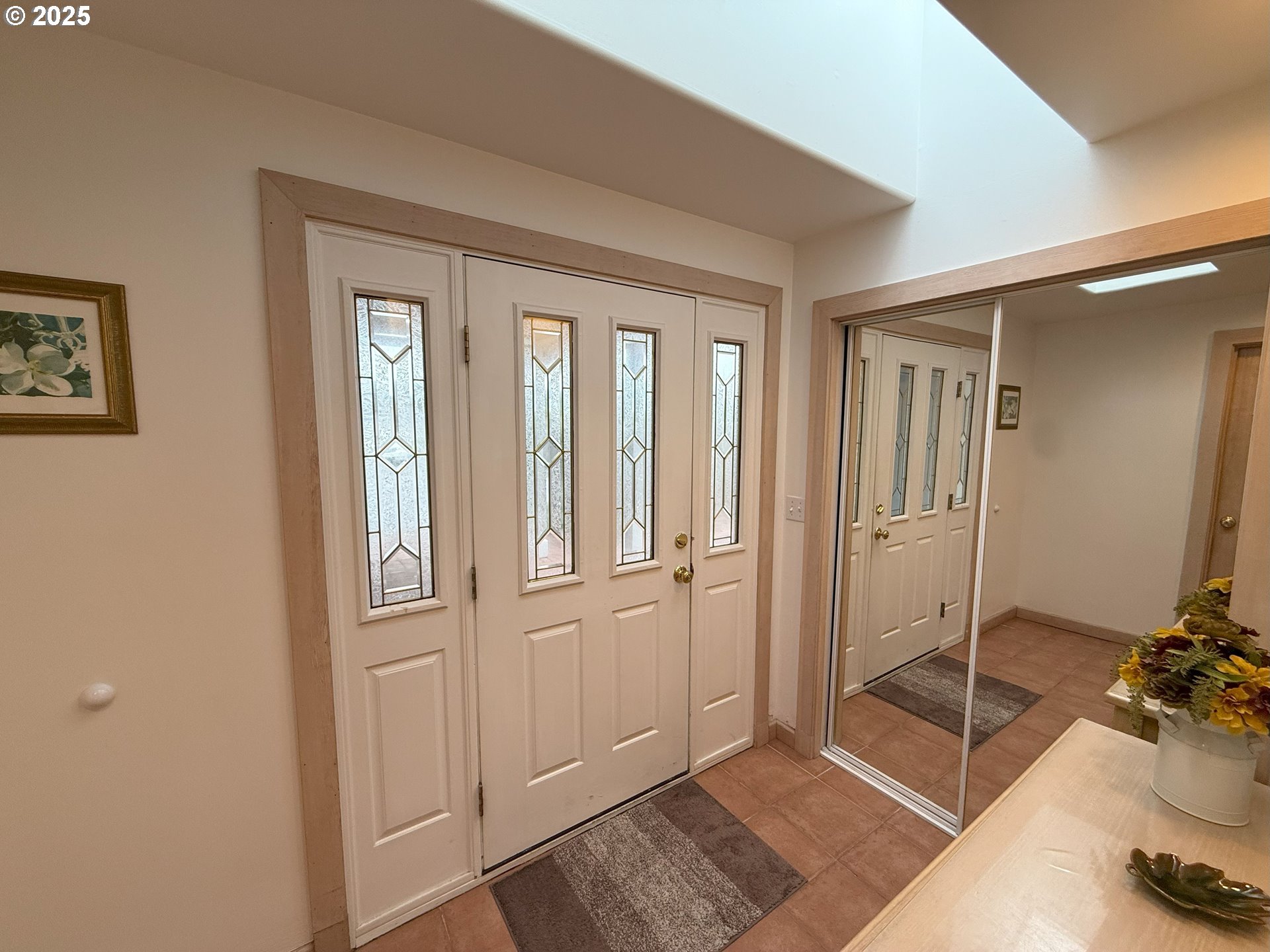 4529 Lookout Street Florence, OR 97439 - Photo 5 of 46 a room that has a bed in it