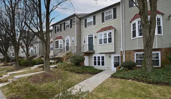 $310,000 | 4225 Stockbridge Drive, Unit 5F, Dumfries, VA 22025