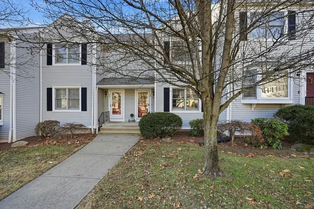 $269,900 | 25 Shadow Brook Estates, Unit 25, South Hadley, MA 01075